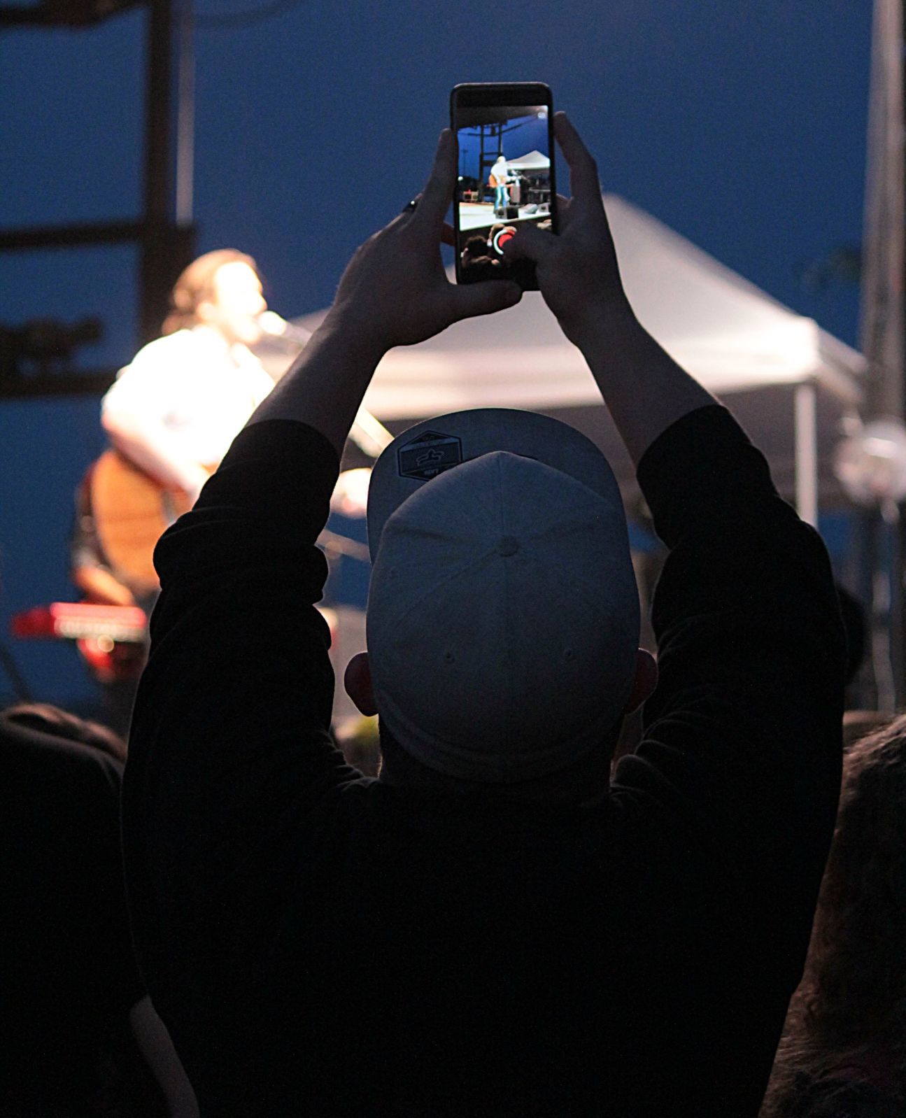 Joe Nichols and fan
